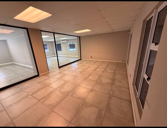 380M² WAREHOUSE TO LET IN PAROW INDUSTRIAL